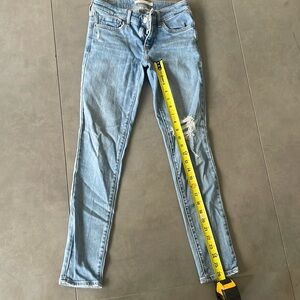 Levi’s jeans 711 skinny 
Size 25
Good condition